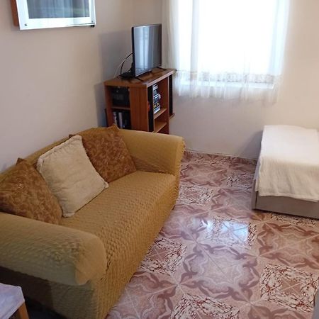 Gogo'S Sea Side Apartment ساراندا المظهر الخارجي الصورة